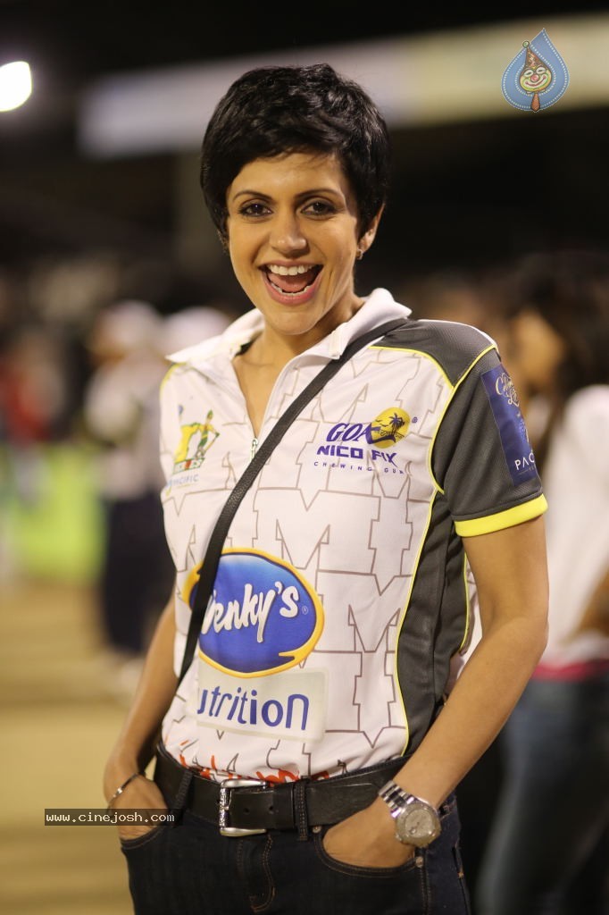 Karnataka Bulldozers Vs Mumbai Heroes Match - 155 / 202 photos