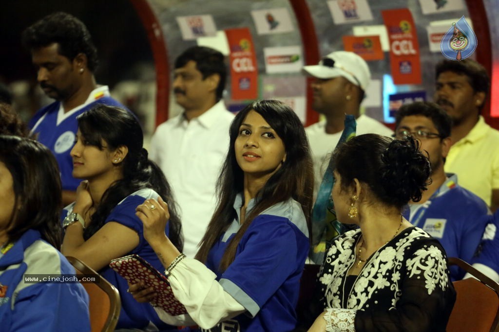 Karnataka Bulldozers Vs Mumbai Heroes Match - 156 / 202 photos
