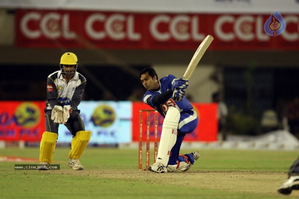 Karnataka Bulldozers Vs Mumbai Heroes Match - 158 / 202 photos