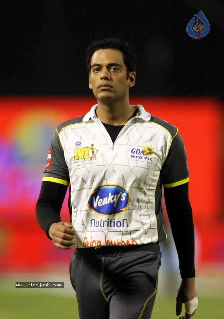 Karnataka Bulldozers Vs Mumbai Heroes Match - 160 / 202 photos