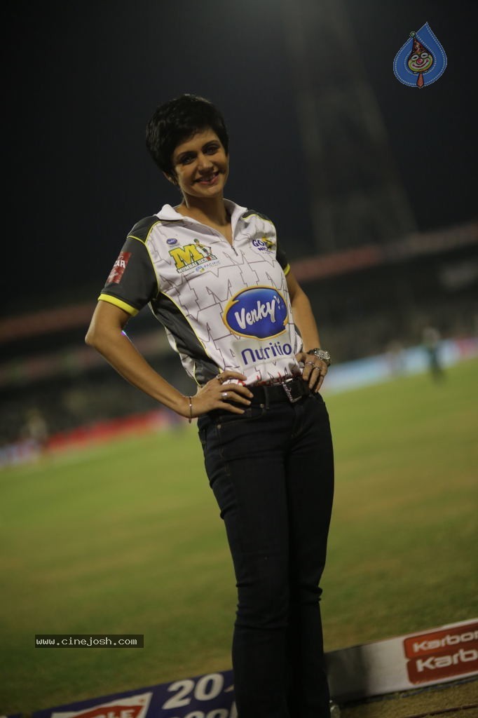 Karnataka Bulldozers Vs Mumbai Heroes Match - 164 / 202 photos