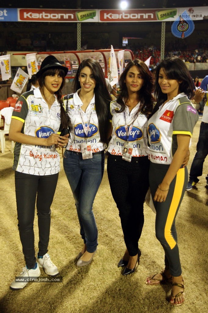 Karnataka Bulldozers Vs Mumbai Heroes Match - 168 / 202 photos