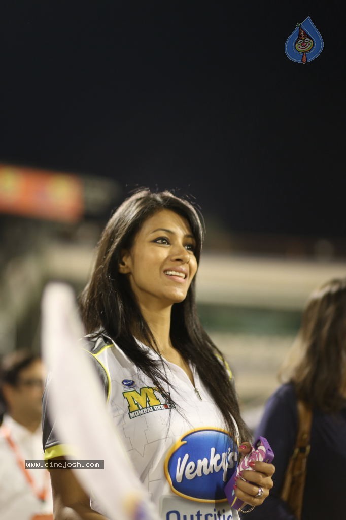Karnataka Bulldozers Vs Mumbai Heroes Match - 178 / 202 photos