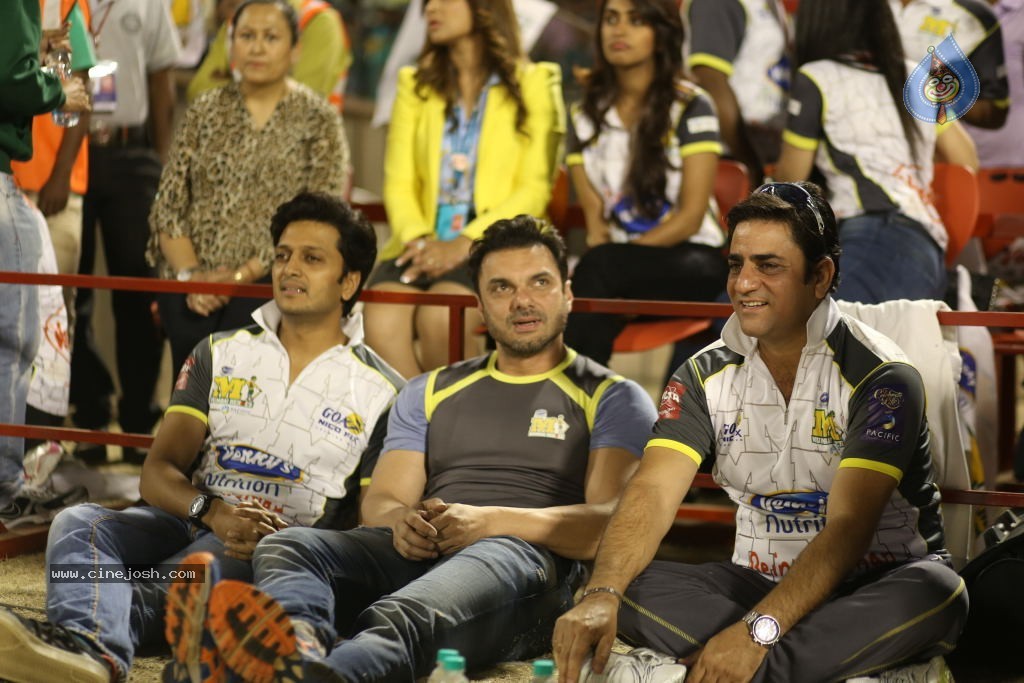 Karnataka Bulldozers Vs Mumbai Heroes Match - 179 / 202 photos