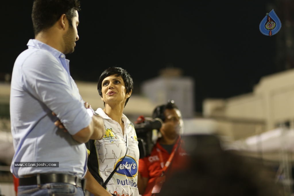 Karnataka Bulldozers Vs Mumbai Heroes Match - 181 / 202 photos