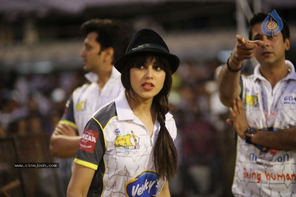 Karnataka Bulldozers Vs Mumbai Heroes Match - 183 / 202 photos