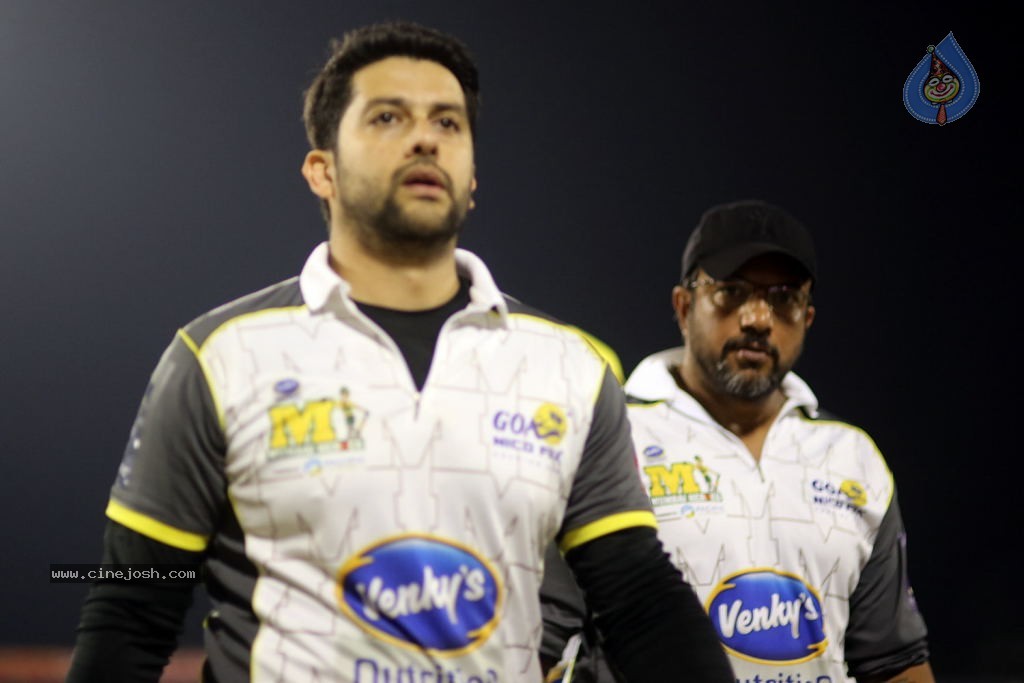 Karnataka Bulldozers Vs Mumbai Heroes Match - 188 / 202 photos