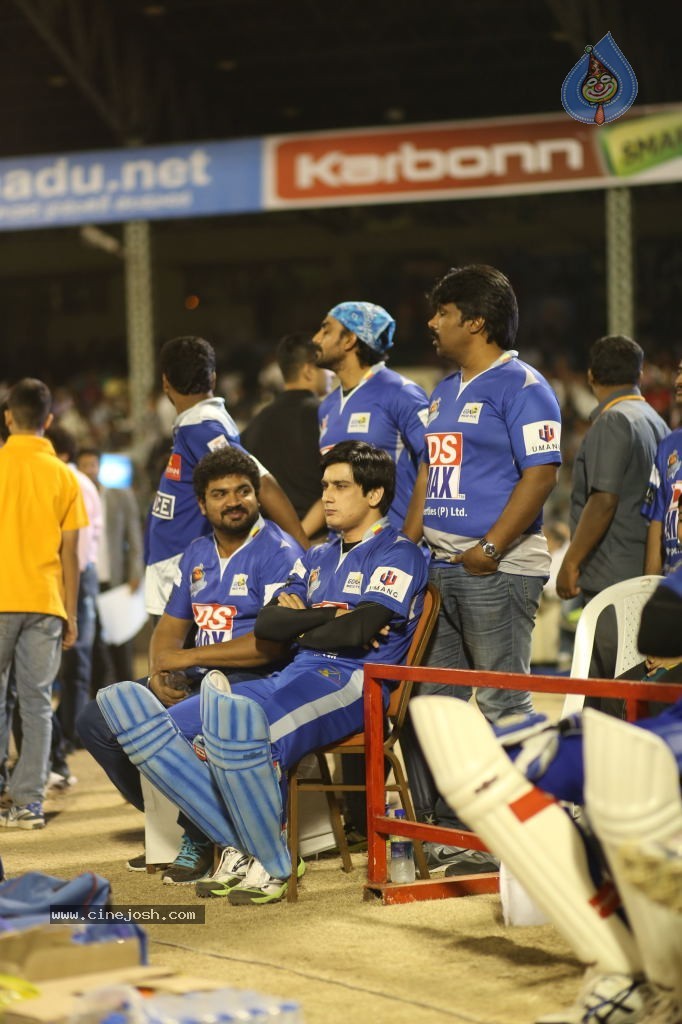 Karnataka Bulldozers Vs Mumbai Heroes Match - 192 / 202 photos
