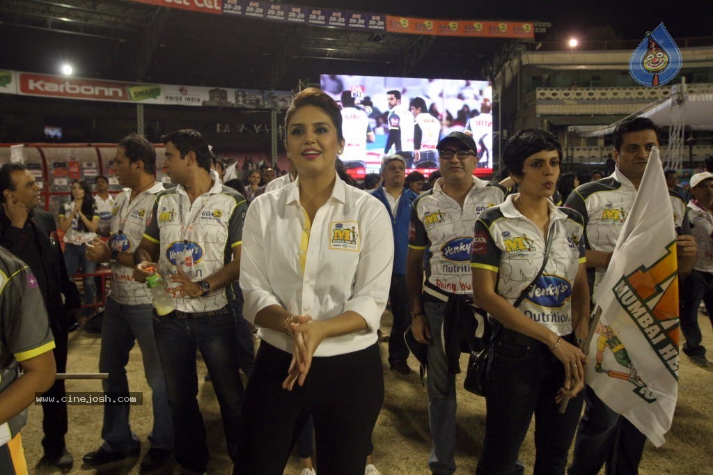 Karnataka Bulldozers Vs Mumbai Heroes Match - 195 / 202 photos
