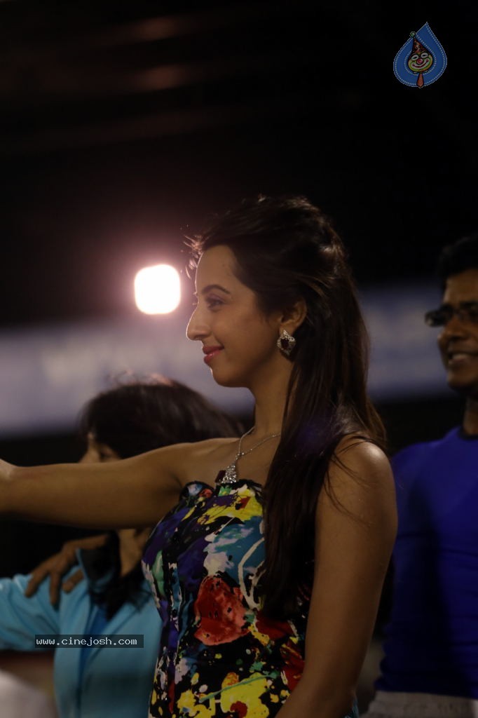 Karnataka Bulldozers Vs Mumbai Heroes Match - 200 / 202 photos