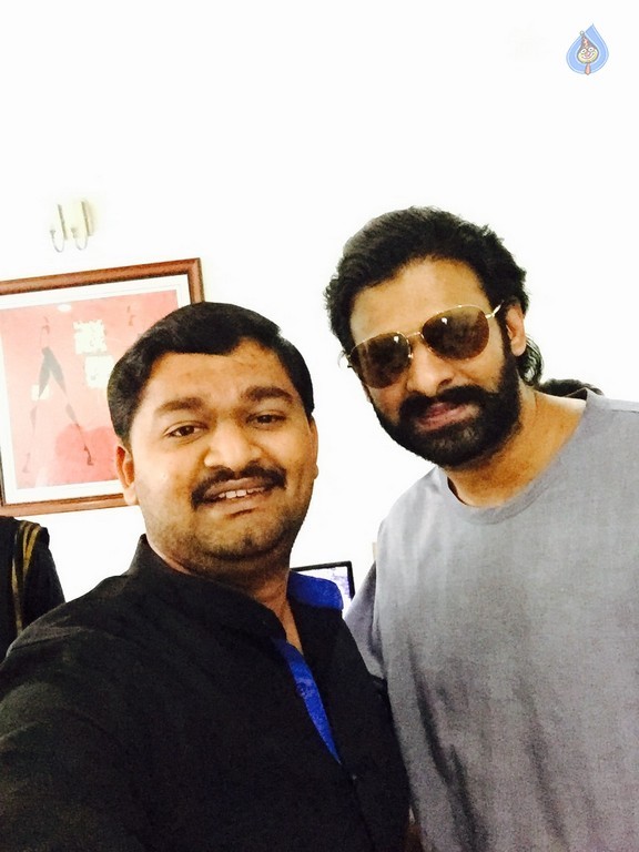 Karnataka Fans meet Prabhas - 32 / 39 photos