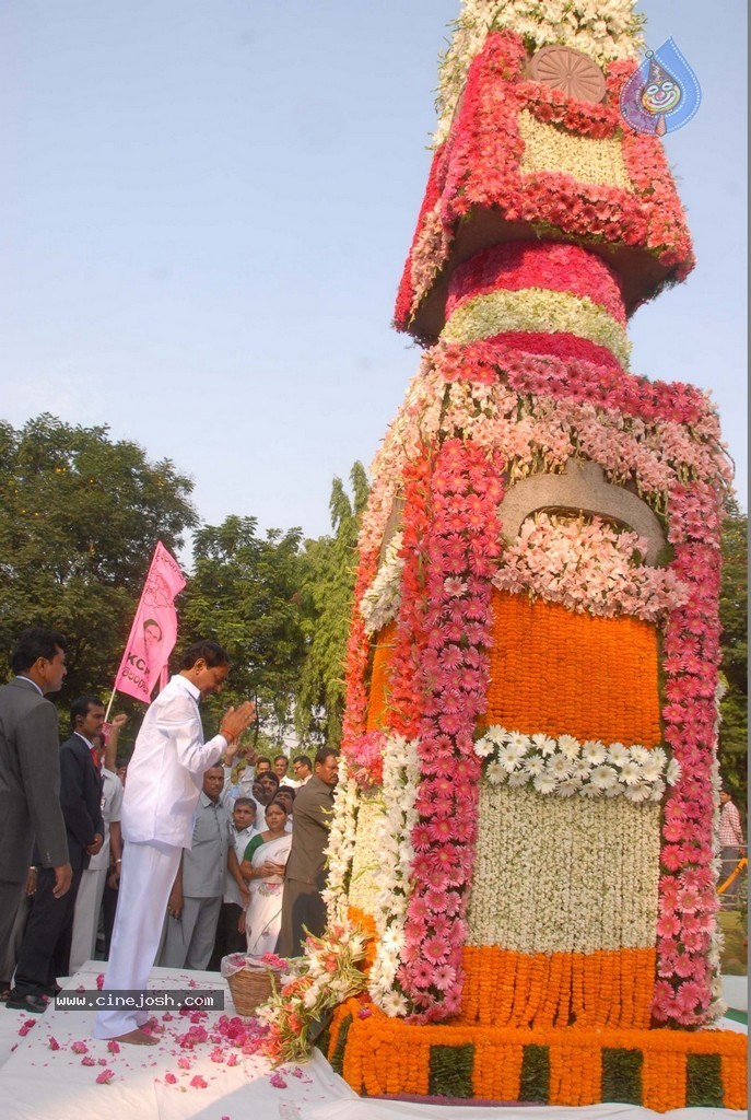 KCR Sworn in as Telangana CM - 4 / 97 photos