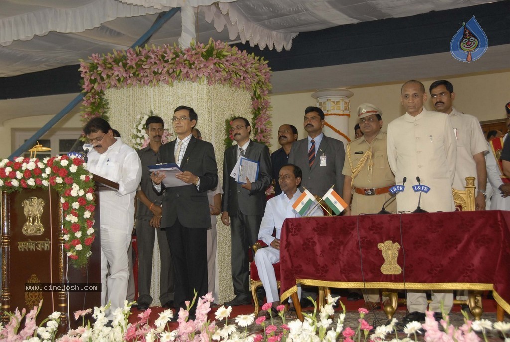 KCR Sworn in as Telangana CM - 6 / 97 photos