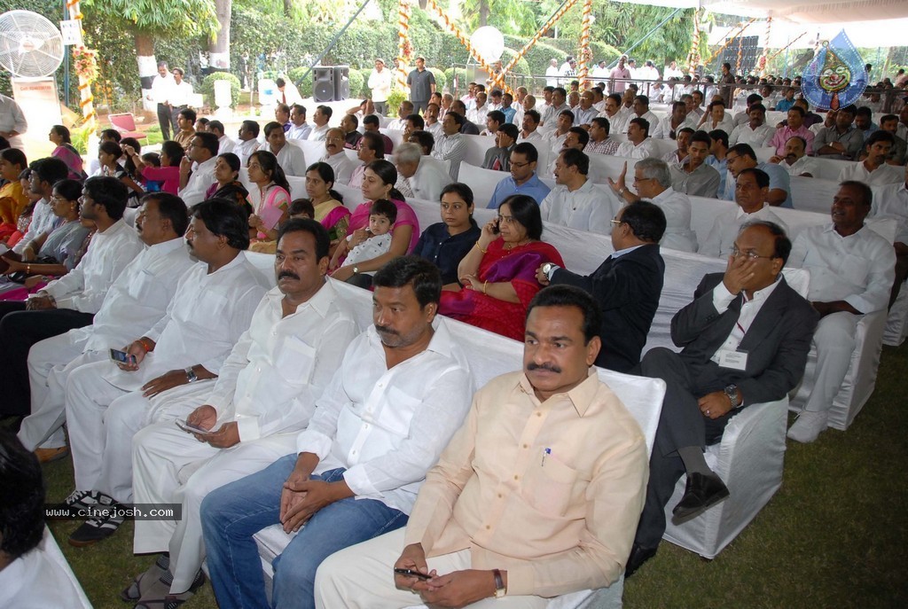 KCR Sworn in as Telangana CM - 8 / 97 photos