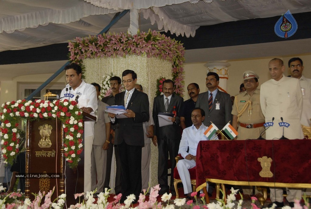 KCR Sworn in as Telangana CM - 11 / 97 photos