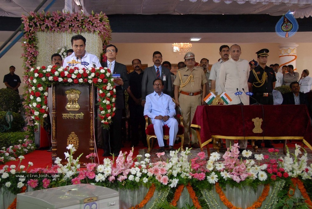 KCR Sworn in as Telangana CM - 13 / 97 photos