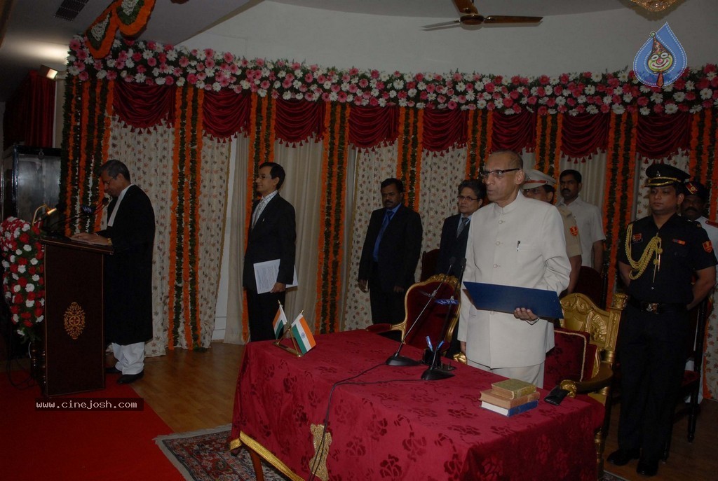KCR Sworn in as Telangana CM - 15 / 97 photos