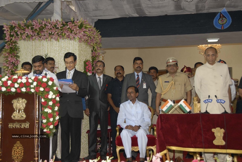 KCR Sworn in as Telangana CM - 16 / 97 photos