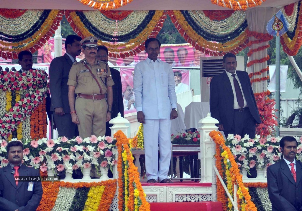 KCR Sworn in as Telangana CM - 22 / 97 photos