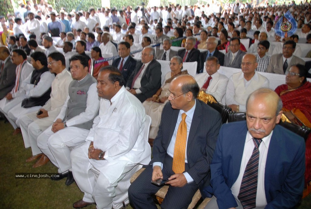 KCR Sworn in as Telangana CM - 23 / 97 photos