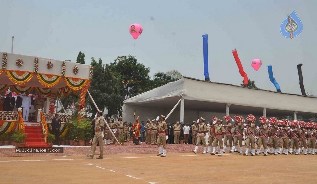 KCR Sworn in as Telangana CM - 24 / 97 photos