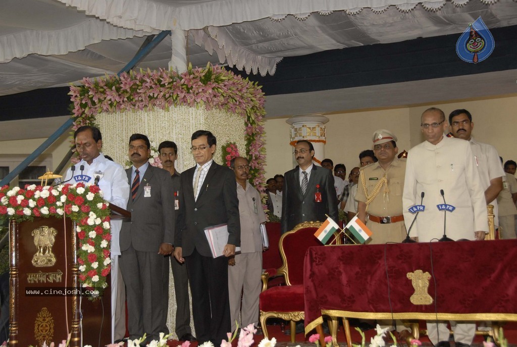 KCR Sworn in as Telangana CM - 27 / 97 photos