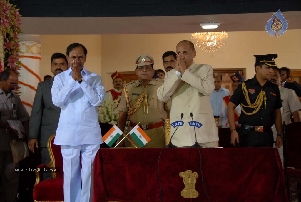 KCR Sworn in as Telangana CM - 28 / 97 photos