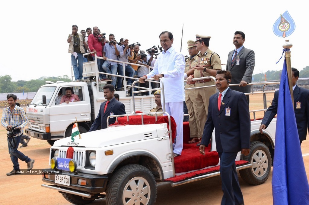 KCR Sworn in as Telangana CM - 32 / 97 photos