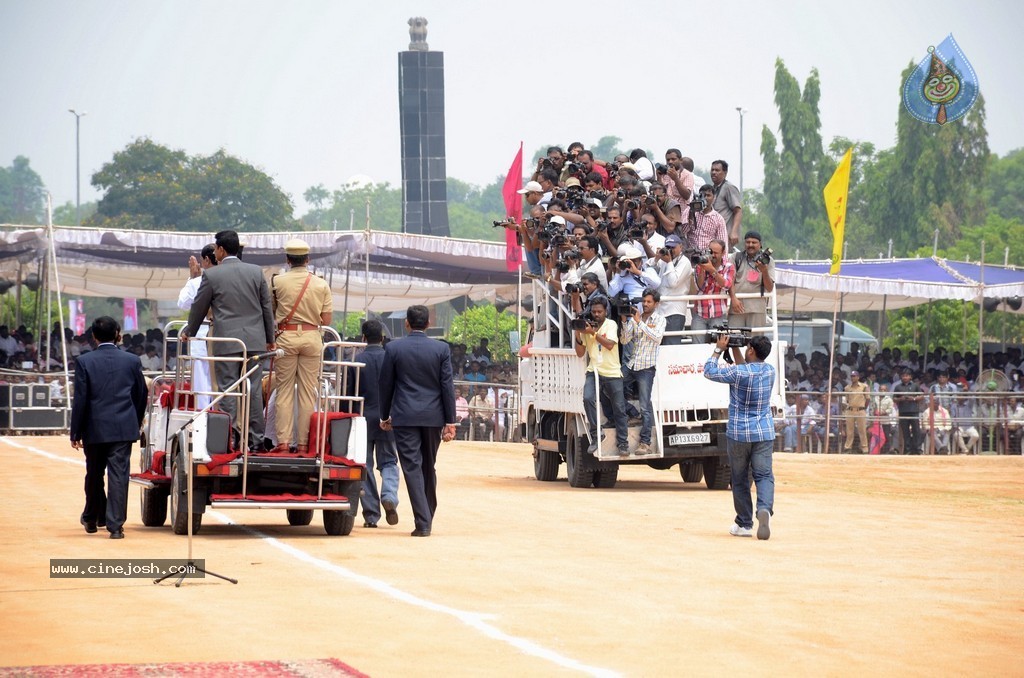 KCR Sworn in as Telangana CM - 35 / 97 photos