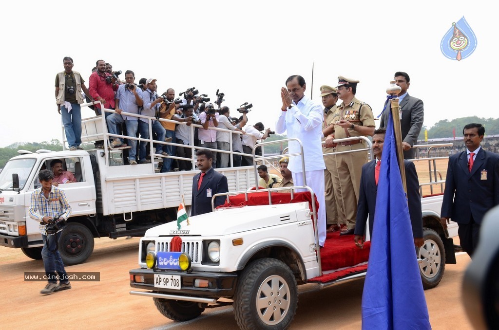 KCR Sworn in as Telangana CM - 40 / 97 photos