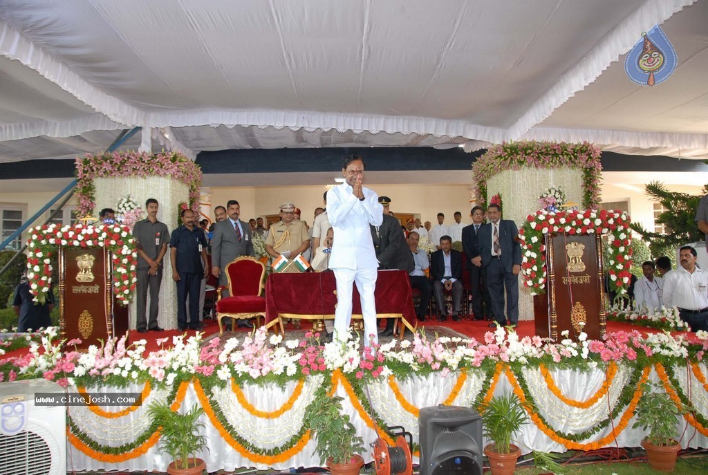 KCR Sworn in as Telangana CM - 53 / 97 photos