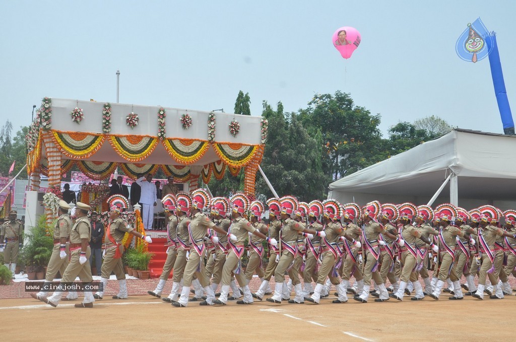 KCR Sworn in as Telangana CM - 55 / 97 photos