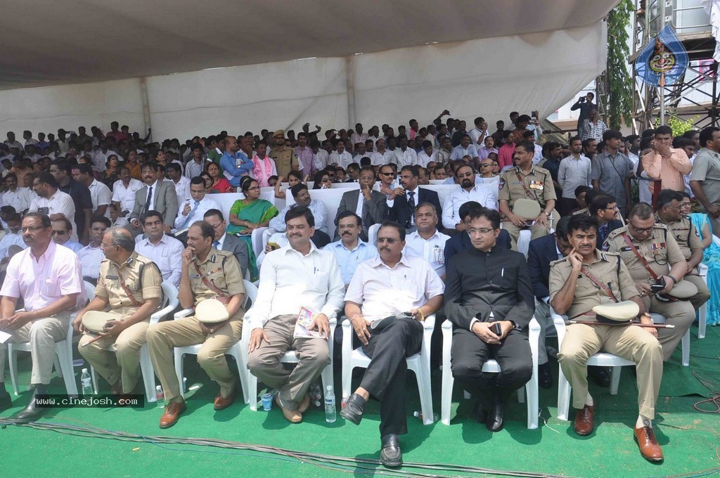 KCR Sworn in as Telangana CM - 63 / 97 photos