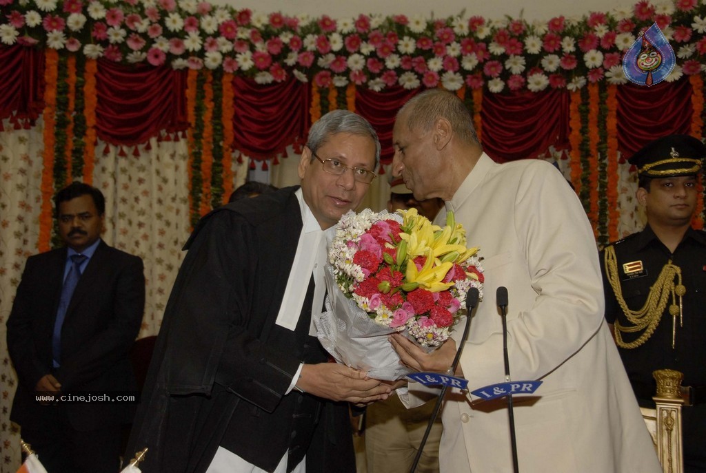 KCR Sworn in as Telangana CM - 65 / 97 photos