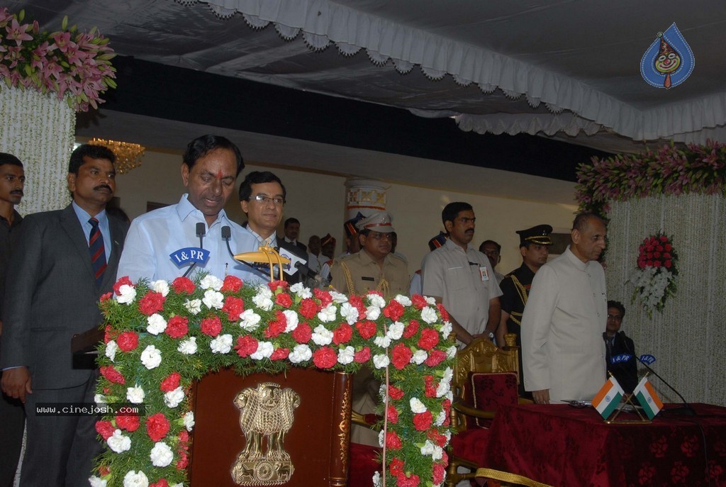 KCR Sworn in as Telangana CM - 66 / 97 photos