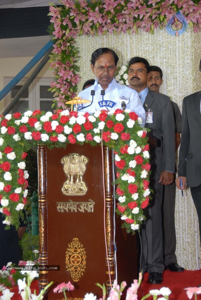 KCR Sworn in as Telangana CM - 78 / 97 photos