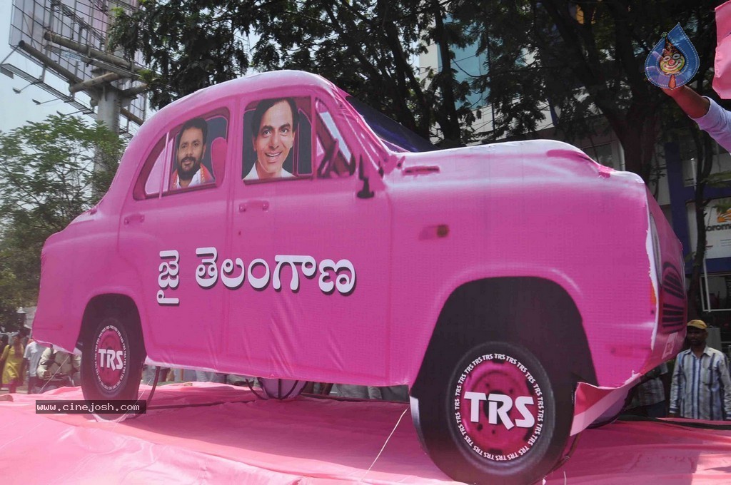 KCR Sworn in as Telangana CM - 86 / 97 photos