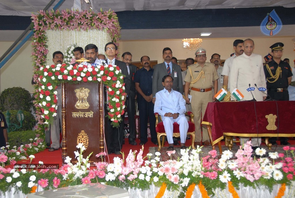 KCR Sworn in as Telangana CM - 89 / 97 photos