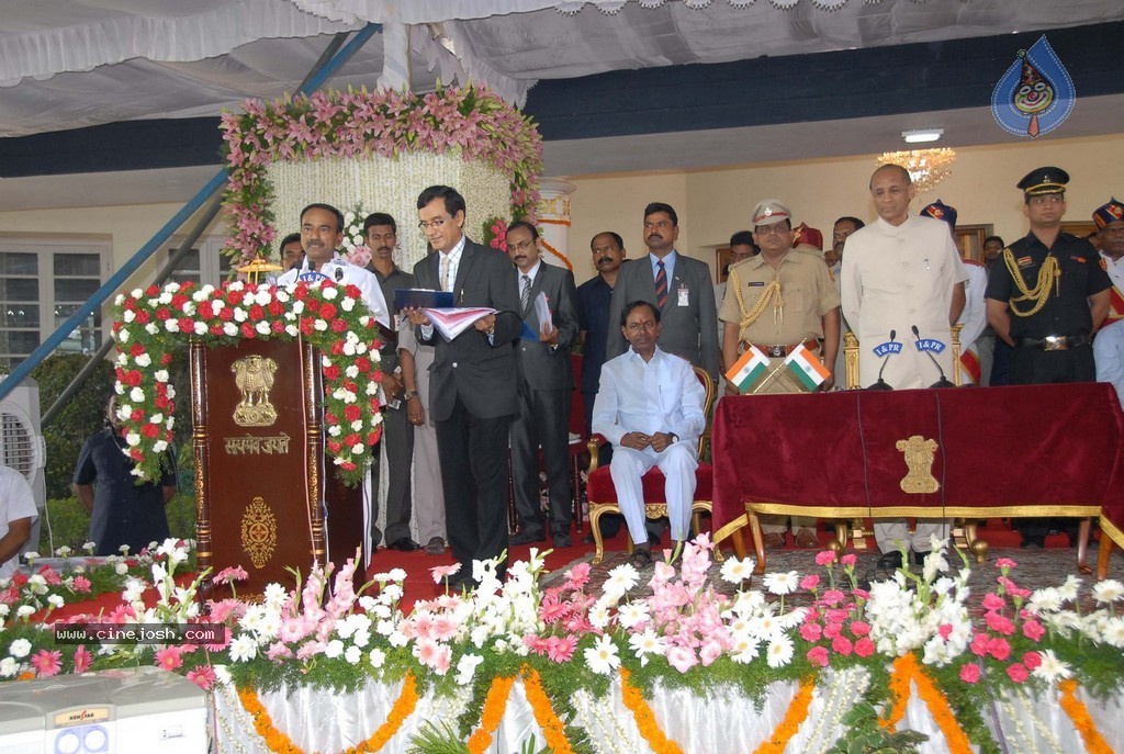 KCR Sworn in as Telangana CM - 97 / 97 photos