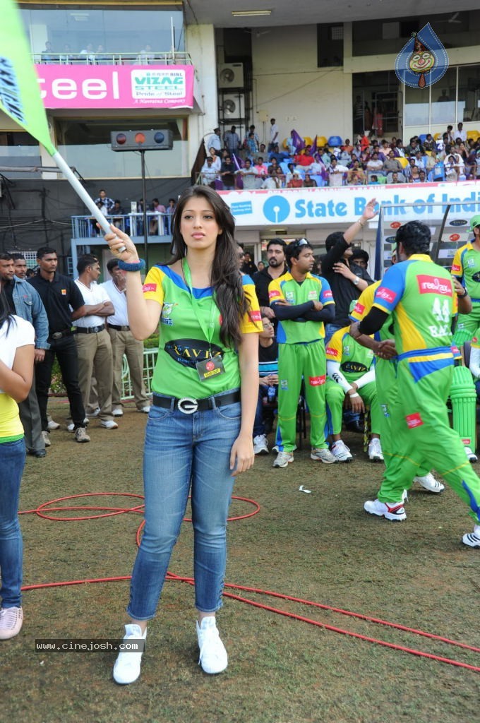 Kerala Strikers VS Bengal Tigers Match Photos - 23 / 94 photos