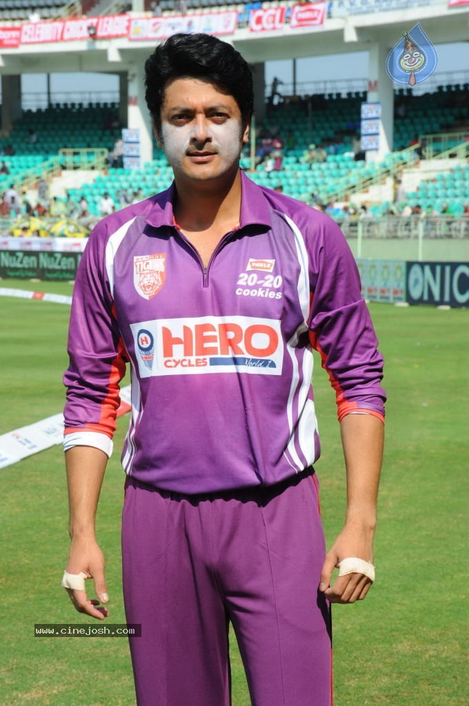 Kerala Strikers VS Bengal Tigers Match Photos - 62 / 94 photos