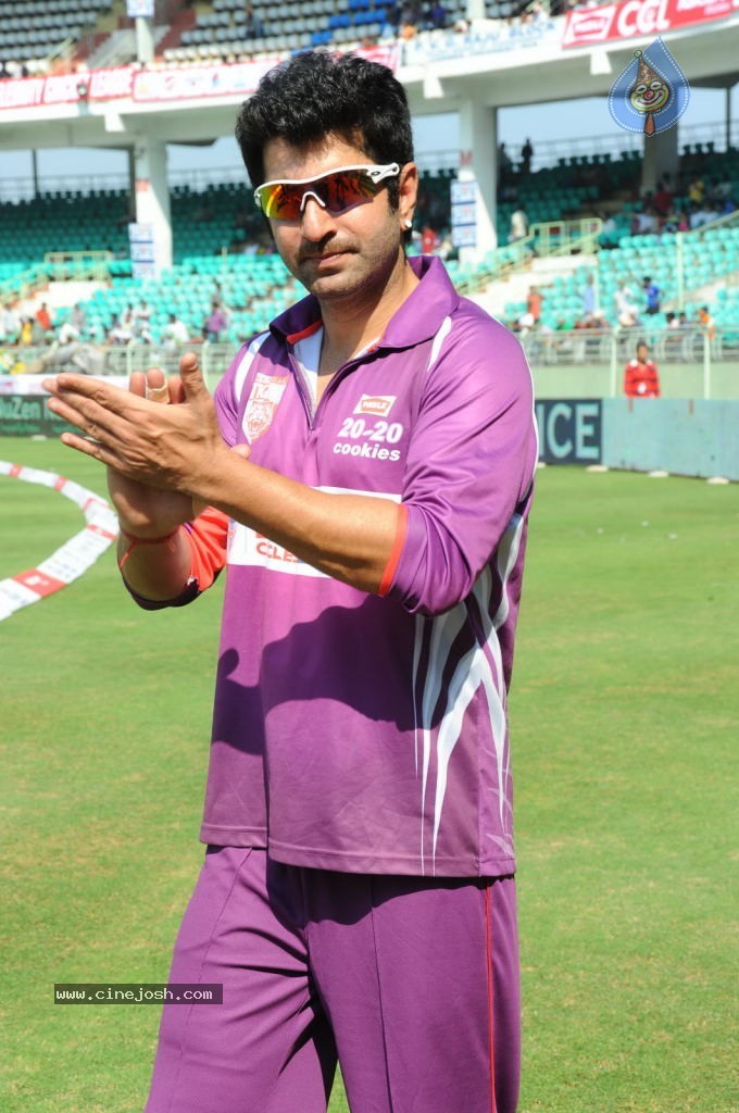 Kerala Strikers VS Bengal Tigers Match Photos - 72 / 94 photos