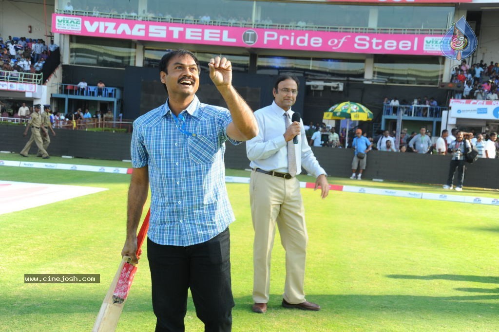 Kerala Strikers VS Bengal Tigers Match Photos - 77 / 94 photos