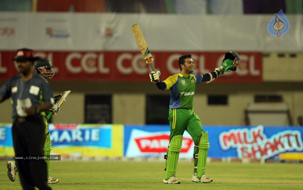 Kerala Strikers Vs Bhojpuri Dabanggs Match Photos - 12 / 183 photos