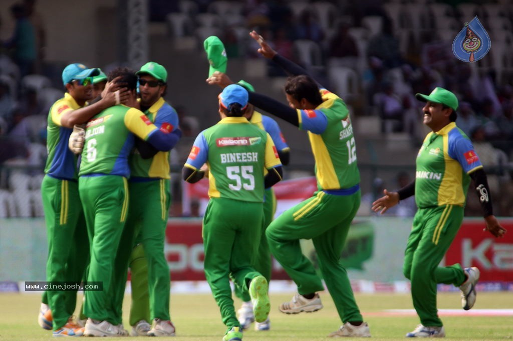 Kerala Strikers Vs Bhojpuri Dabanggs Match Photos - 40 / 183 photos