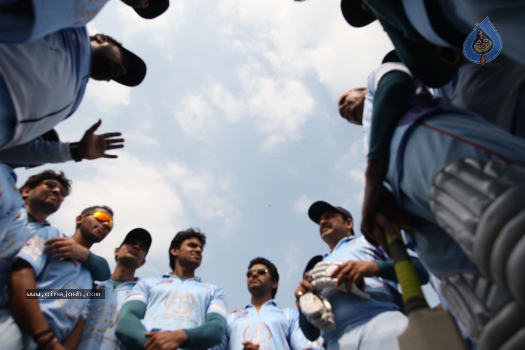 Kerala Strikers Vs Bhojpuri Dabanggs Match Photos - 82 / 183 photos