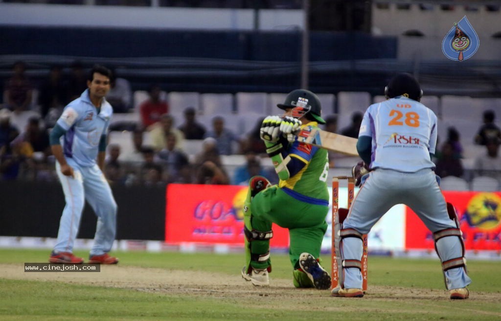 Kerala Strikers Vs Bhojpuri Dabanggs Match Photos - 100 / 183 photos