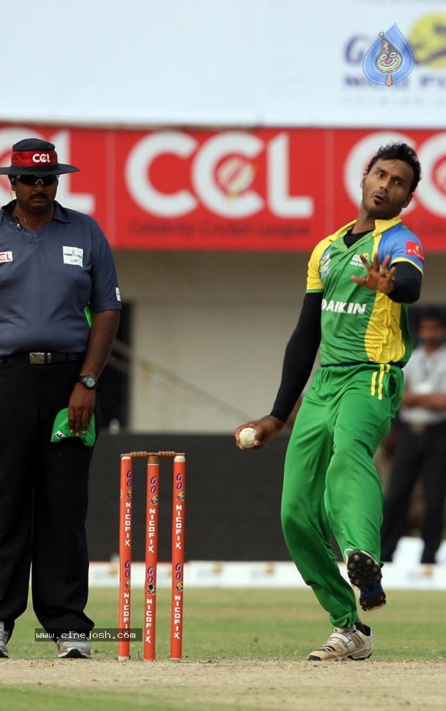 Kerala Strikers Vs Bhojpuri Dabanggs Match Photos - 104 / 183 photos