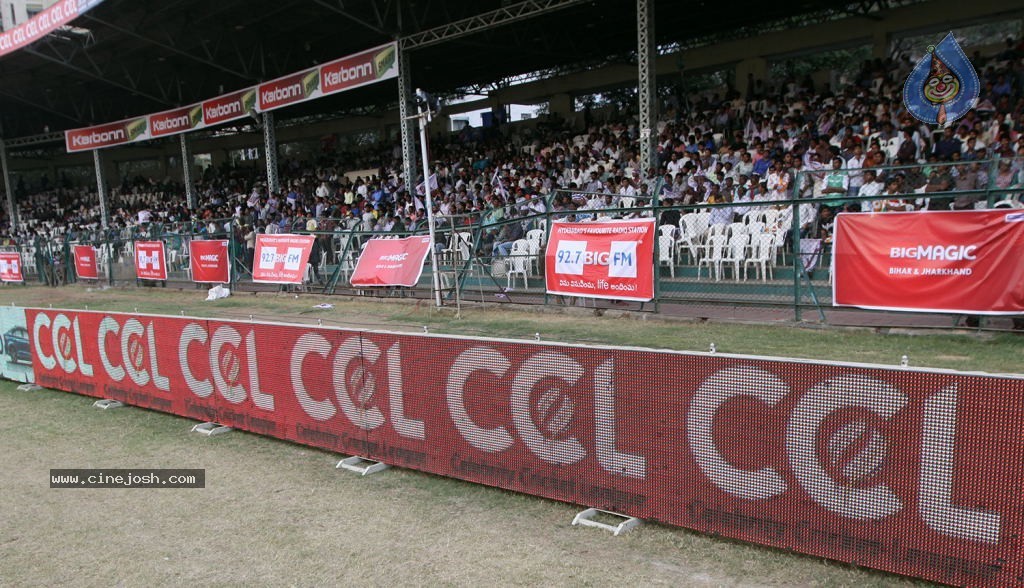 Kerala Strikers Vs Bhojpuri Dabanggs Match Photos - 152 / 183 photos