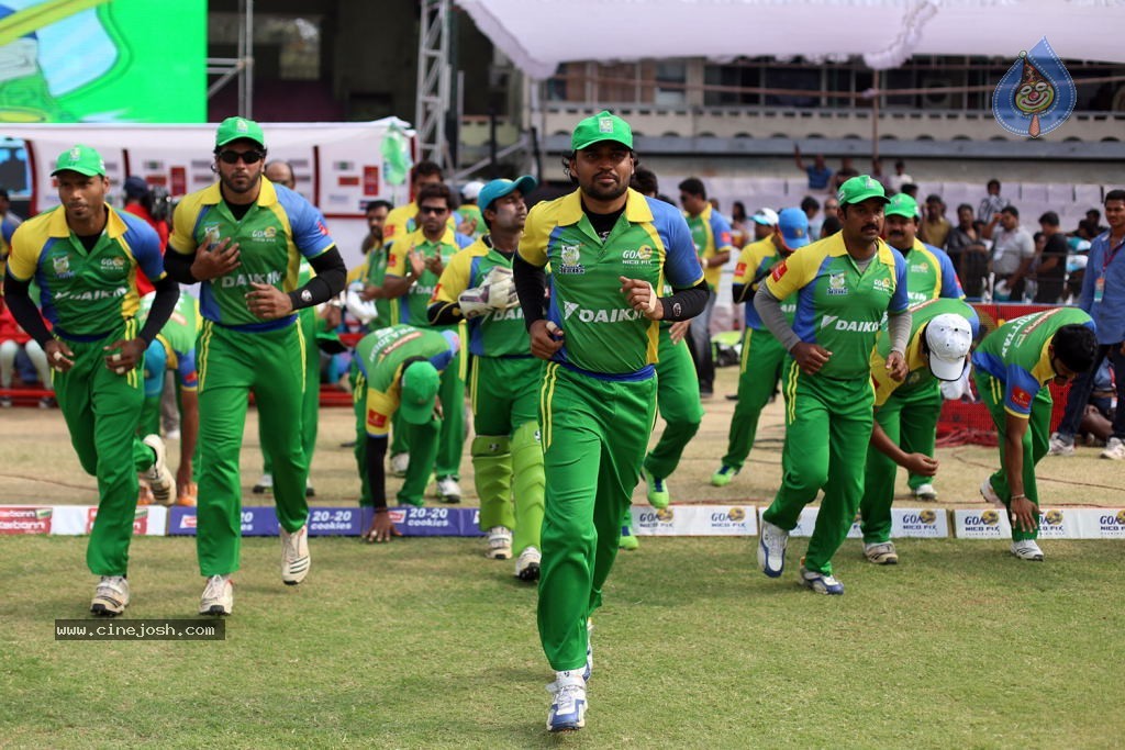 Kerala Strikers Vs Bhojpuri Dabanggs Match Photos - 165 / 183 photos